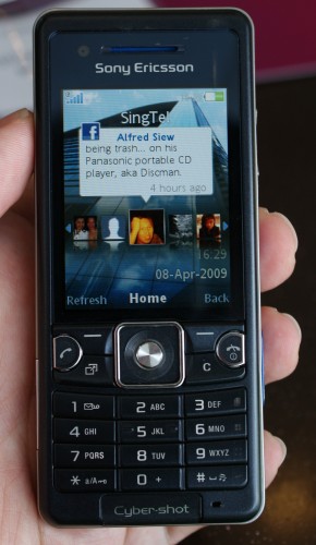 Sony Ericsson C510 with Facebook updates