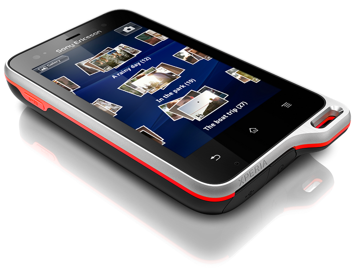 Sony Ericsson takes aim at sports and music fans with Xperia