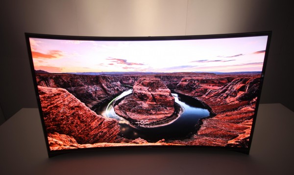 Samsung Curved_OLED-TV_4