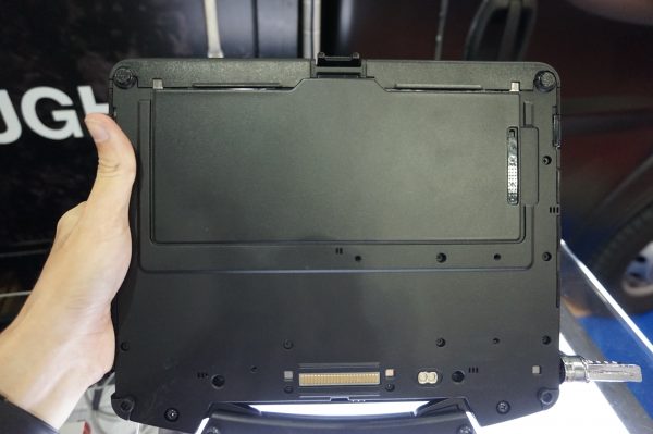 A secondary battery can be added to the keyboard base to extend the battery life to an impressive 14 hours.