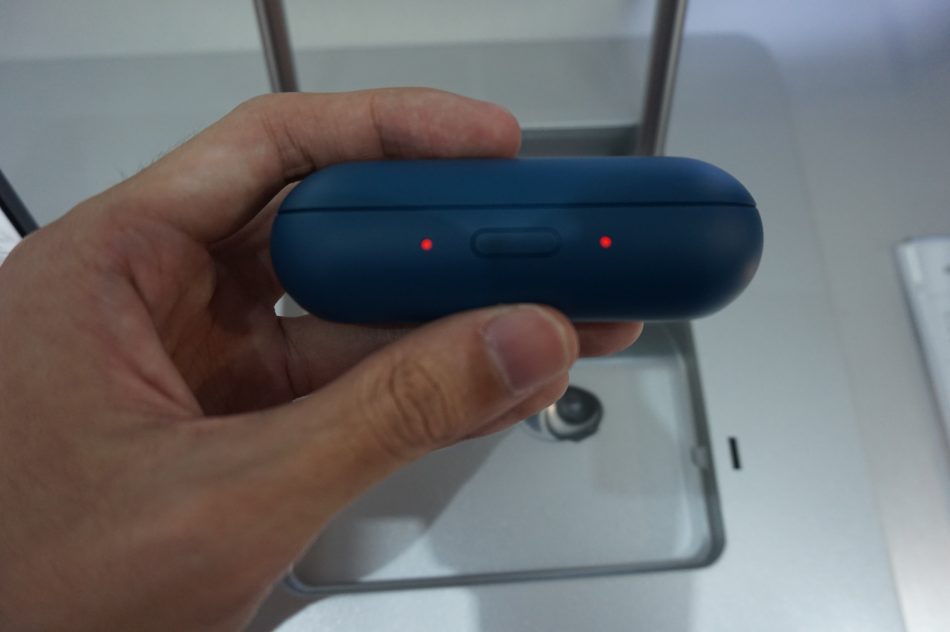 hands on samsung gear fit2 and gear iconx techgoondu samsung gear iconx 2018 blinking red light