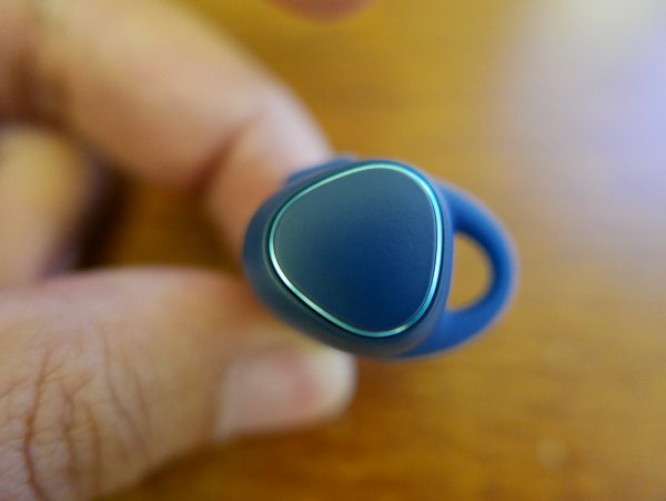 Samsung Gear IconX 05