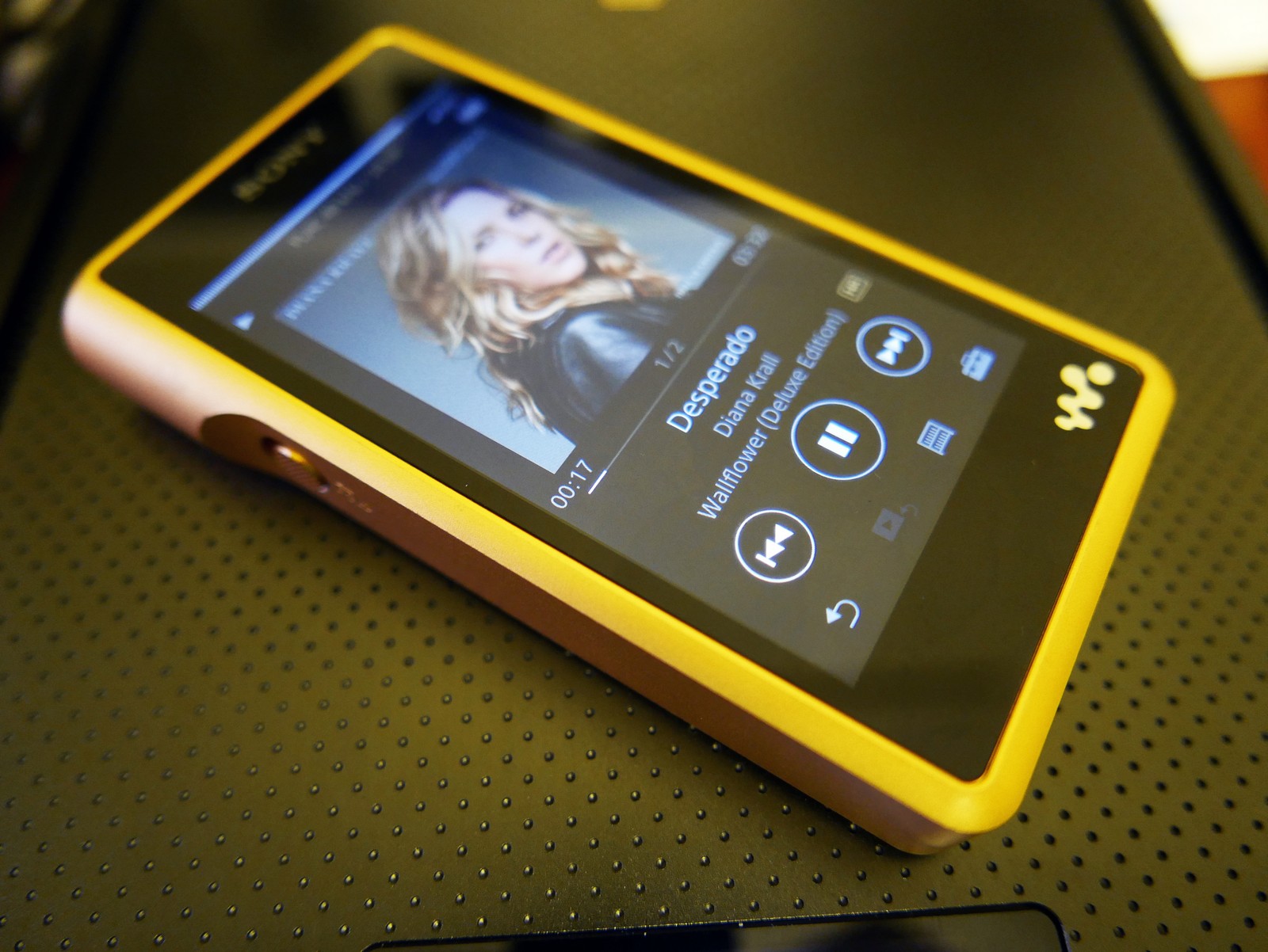 Goondu review Sony NWWM1Z Walkman is opulent, too expensive Techgoondu