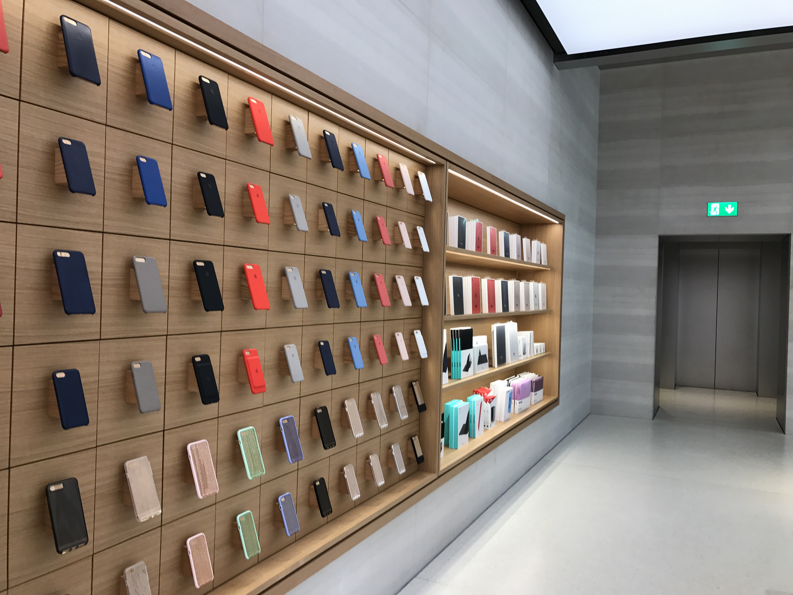 The New Two Story Apple Store in Singapore Opens on May 27 - Patently Apple