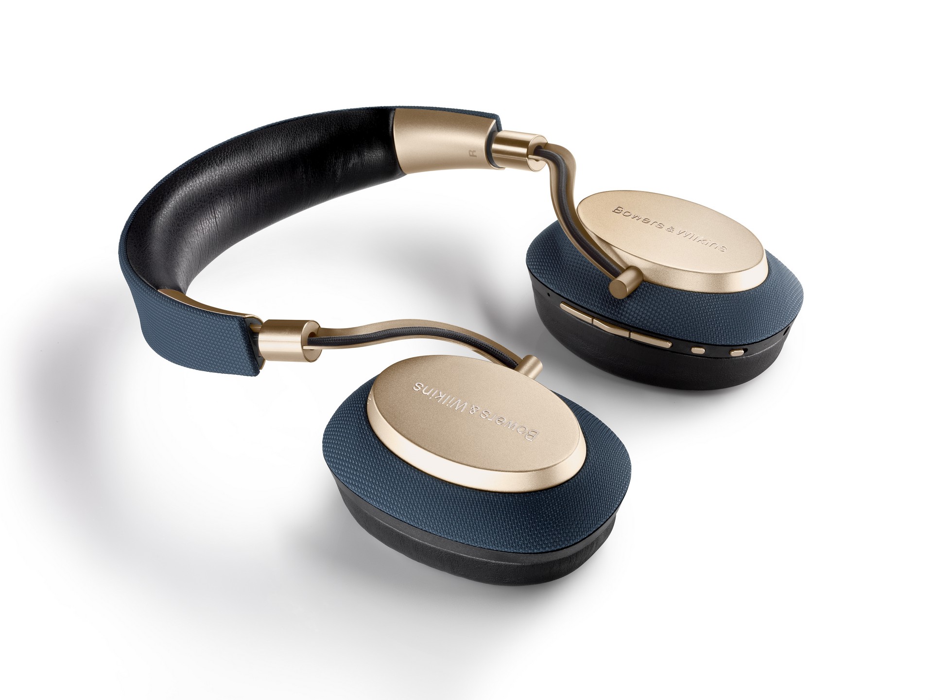 bowers and wilkins px not turning on