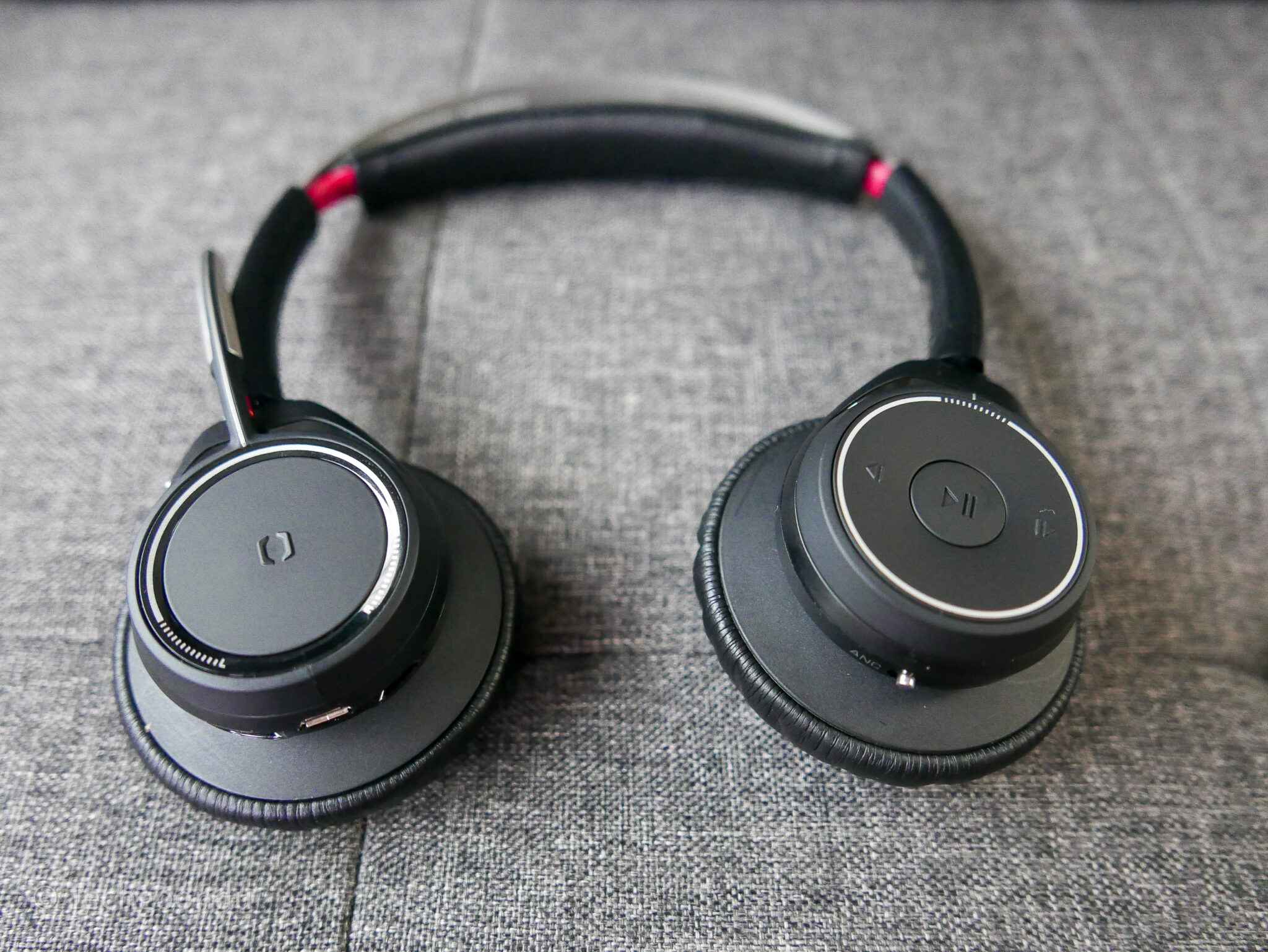 Goondu review Plantronics Voyager Focus UC B825 headset Techgoondu
