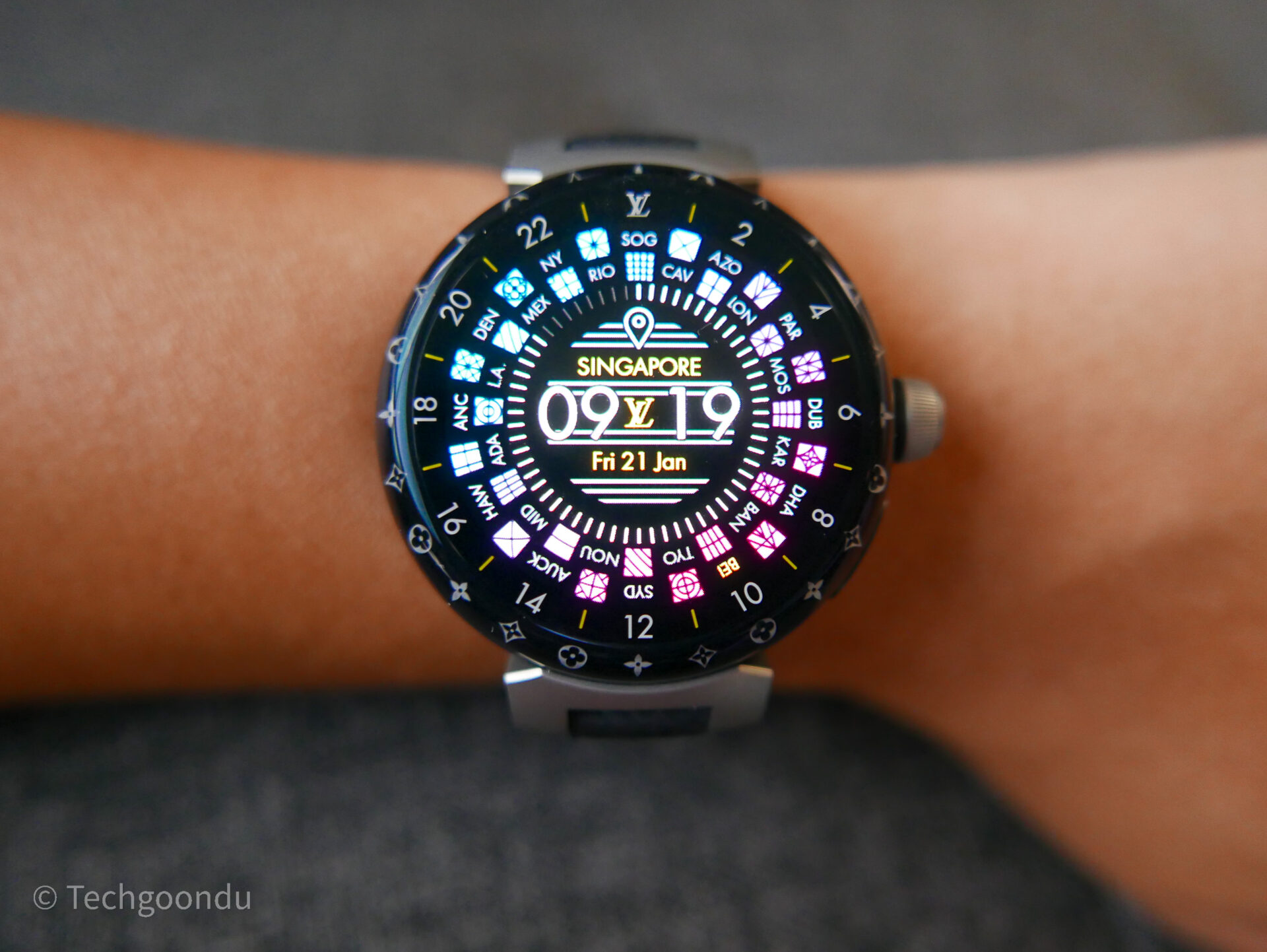 Hands-On With The Louis Vuitton Tambour Horizon Light Up Luxury