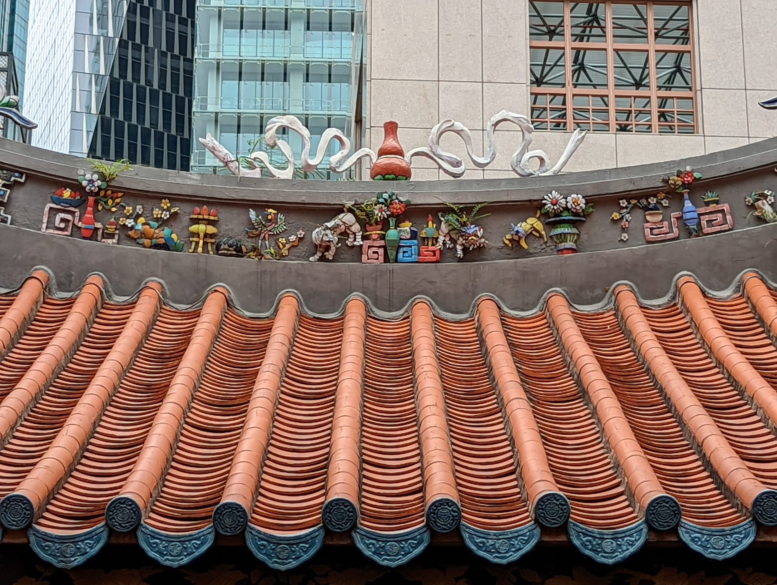 Google Pixel 6 Temple Roof