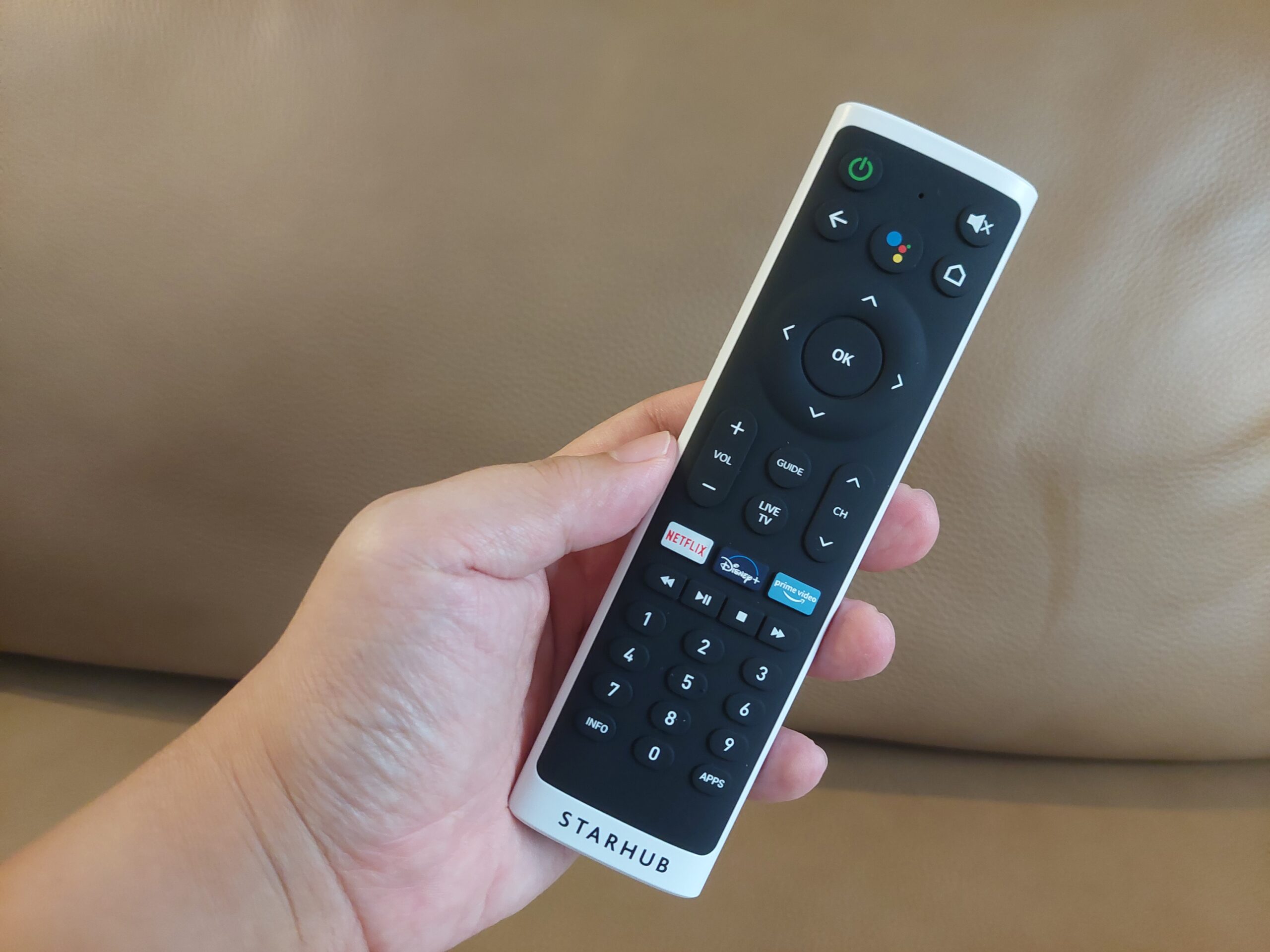 Geek buy StarHub TV+ Android settop box is a smart addon for old TVs
