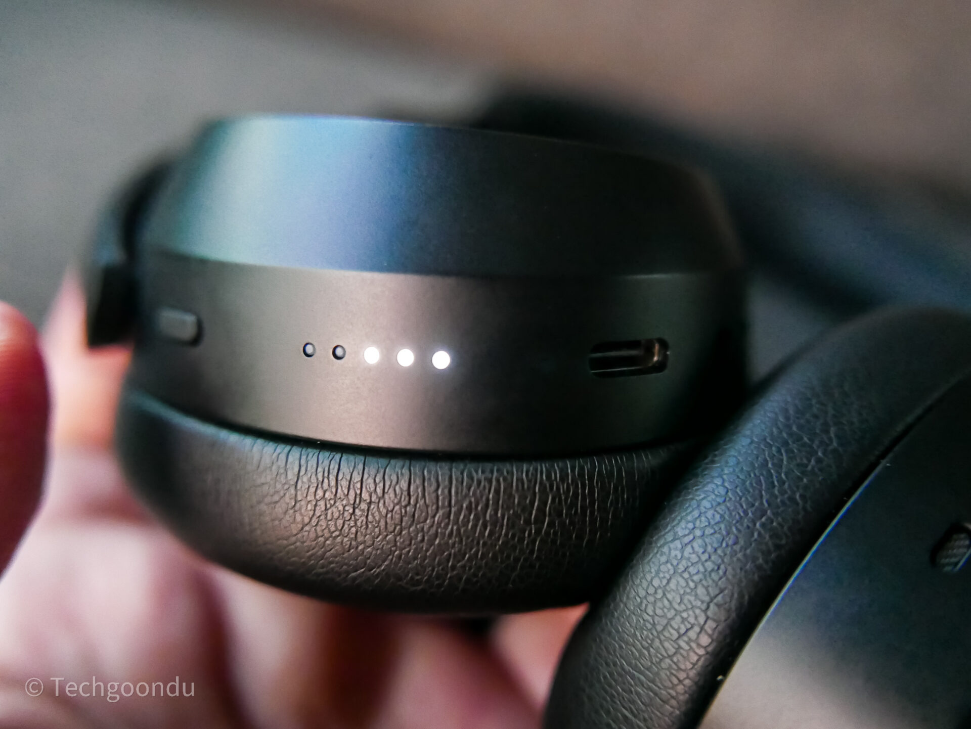 Sennheiser Momentum 4 Wireless review: Understated headphones sound great -  Techgoondu