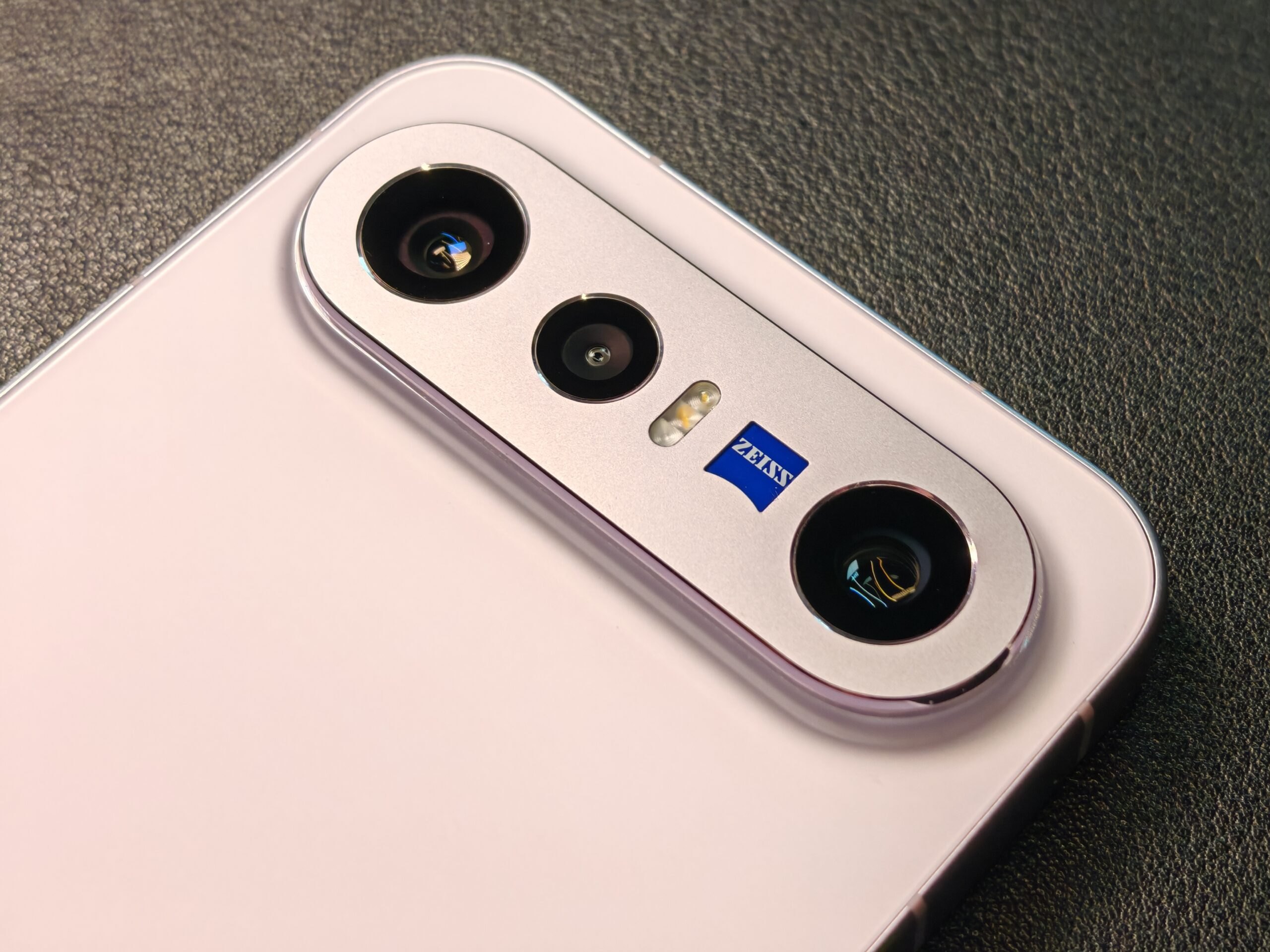 Vivo X300 FE review: Compact size, flagship feel - Techgoondu